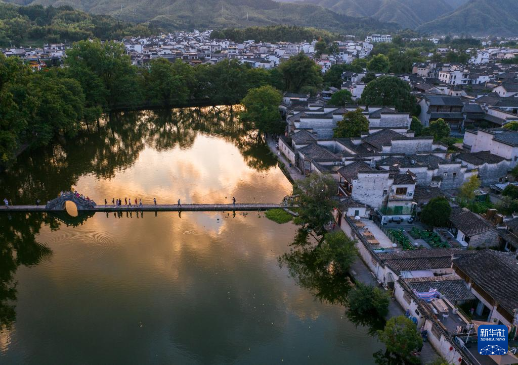 夏日乡村美景引游人(图1)