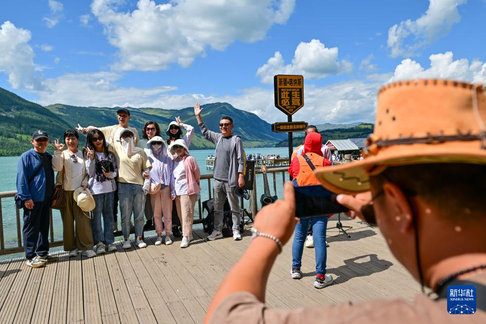 新疆旅游热度攀升 多地迎来客流高峰(图1)