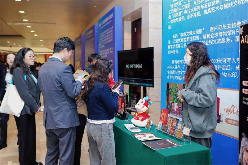 “湖北智造”企业现场展示产品。湖北省商务厅供图