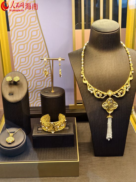 第五届消博会上展出的珠宝展品。人民网 符泽民摄