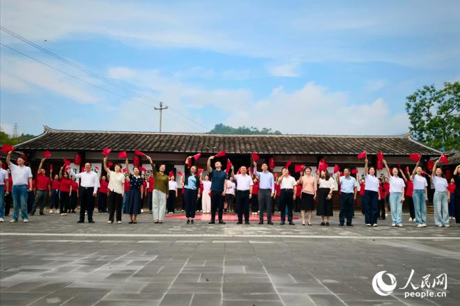 国立福建音专校史馆上演沉浸式庭院红色音乐会。人民网 杨灏昱摄