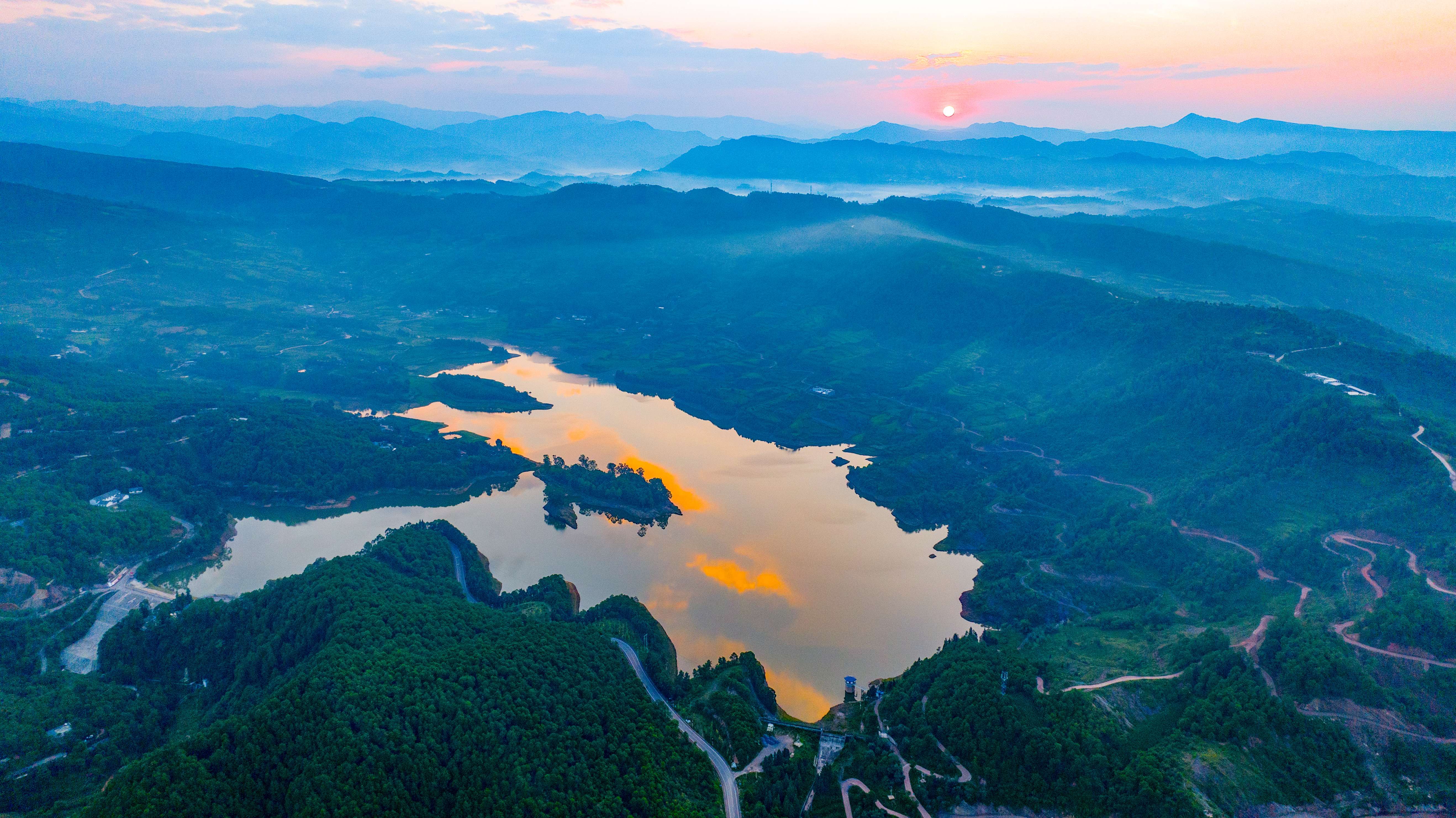 26.四川：会理仙人湖水利风景区-日出红军湖.jpg