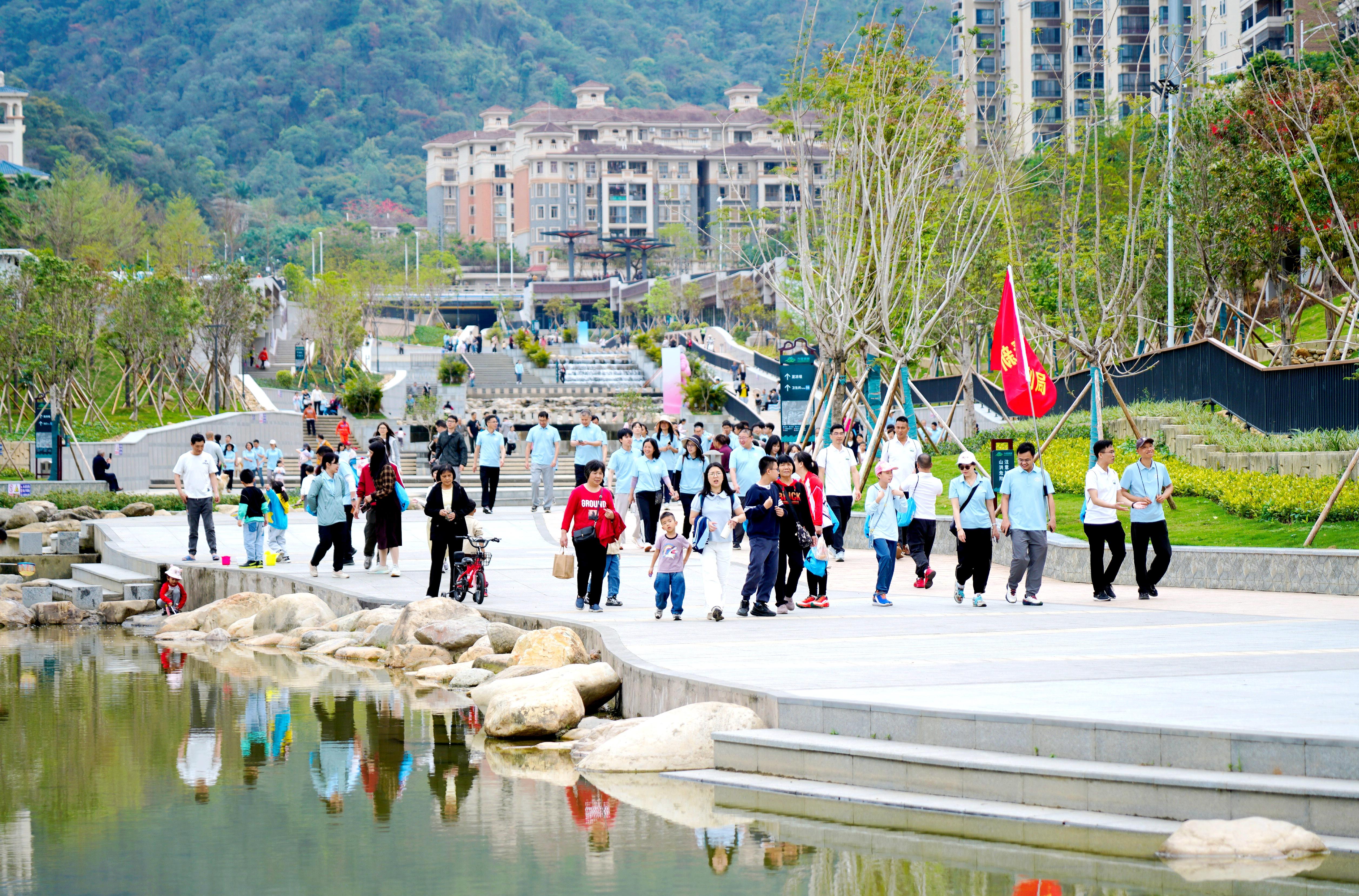 1625112424002740.jpg 活动以“国家水网 世纪画卷”为主题,全程3公里的健步路线贯穿太和碧道公园.jpg
