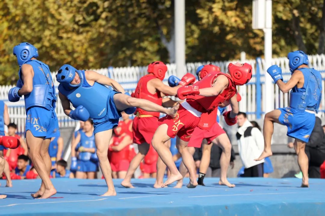无论是武术套路,散打,还是跆拳道,街舞等项目,学员们都以高超的技艺和