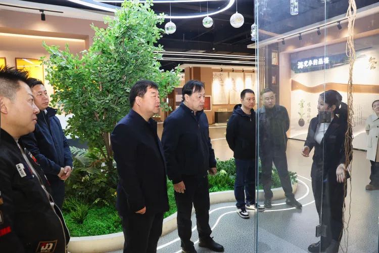 17日, 由北京双合盛五星啤酒有限公司党支部书记,董事长马涛,北京市