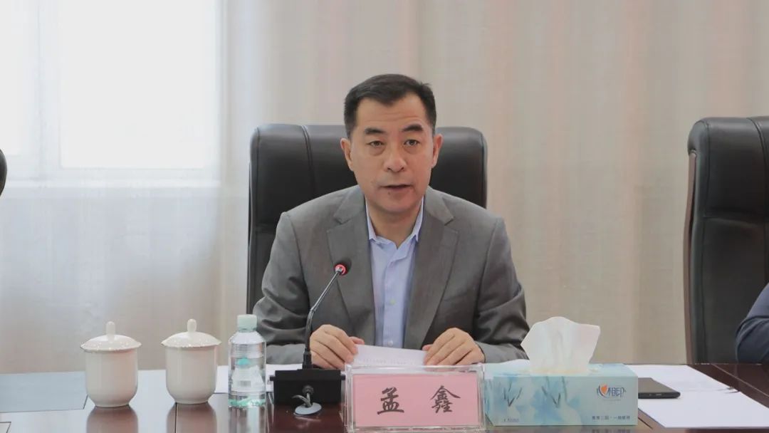 区委书记孟鑫主持会议并讲话.