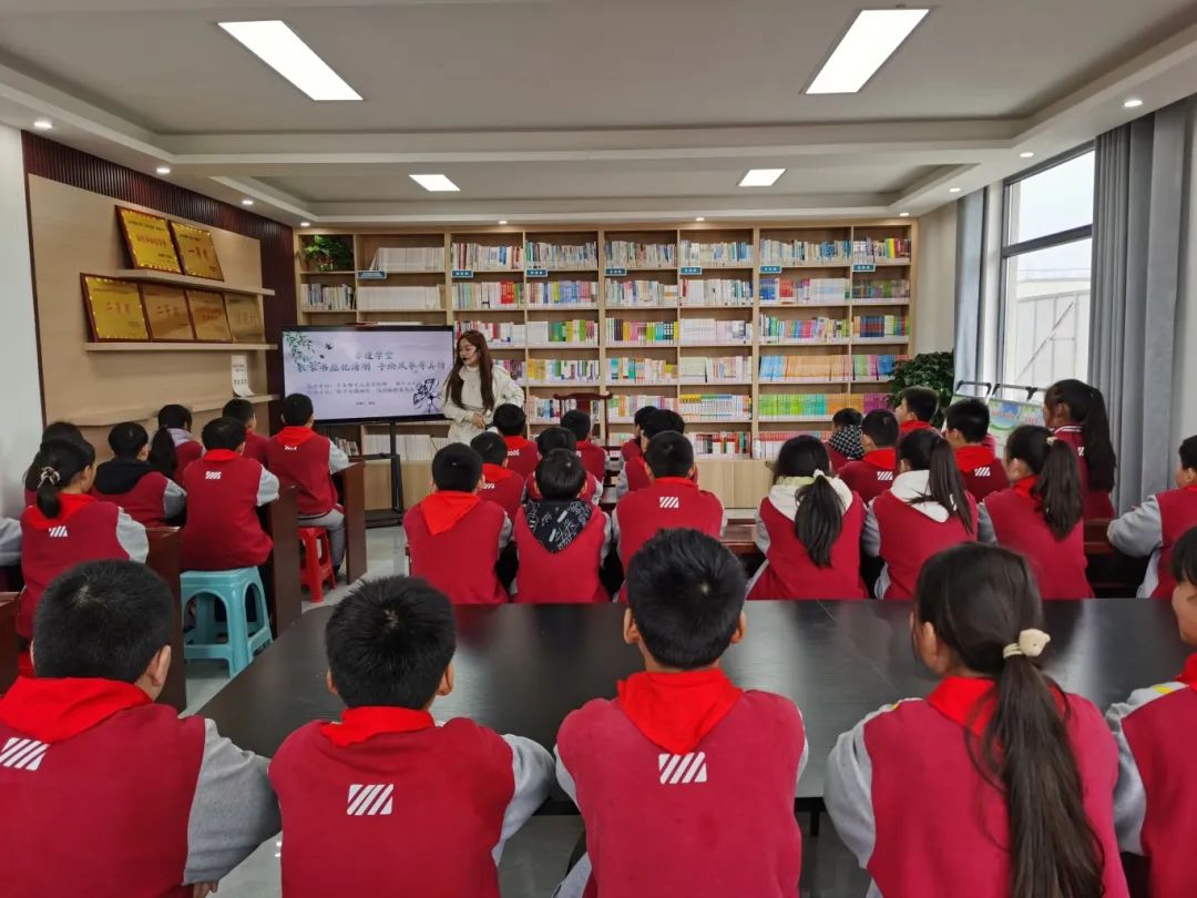 来自高作镇中心小学的40余名学生,共同在非遗民俗体验中感知中华民族