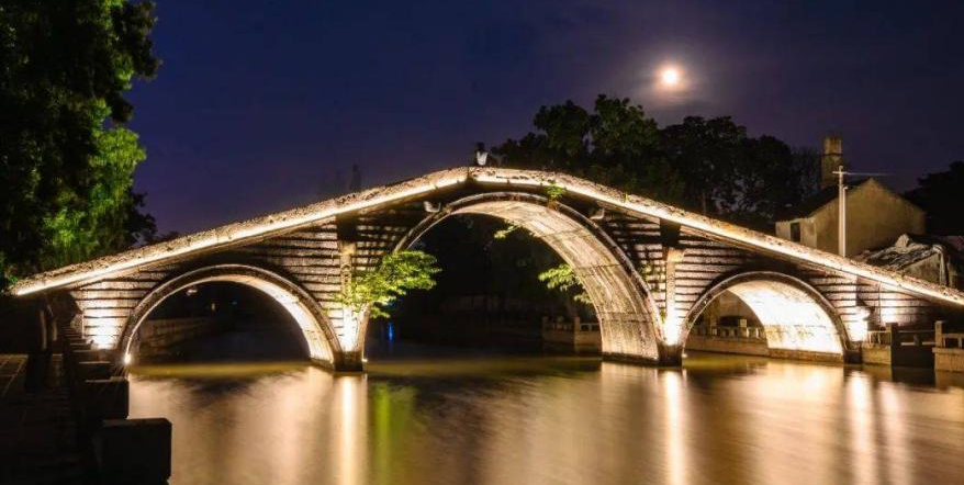 历经几百年沧桑,云间第一桥至今仍保留着端庄雄伟,古朴典雅的风姿,桥