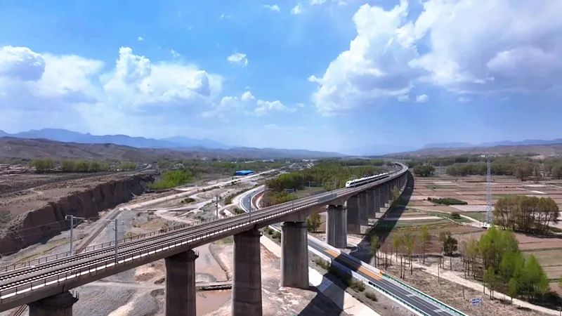 兰张高铁兰武段启动运行试验