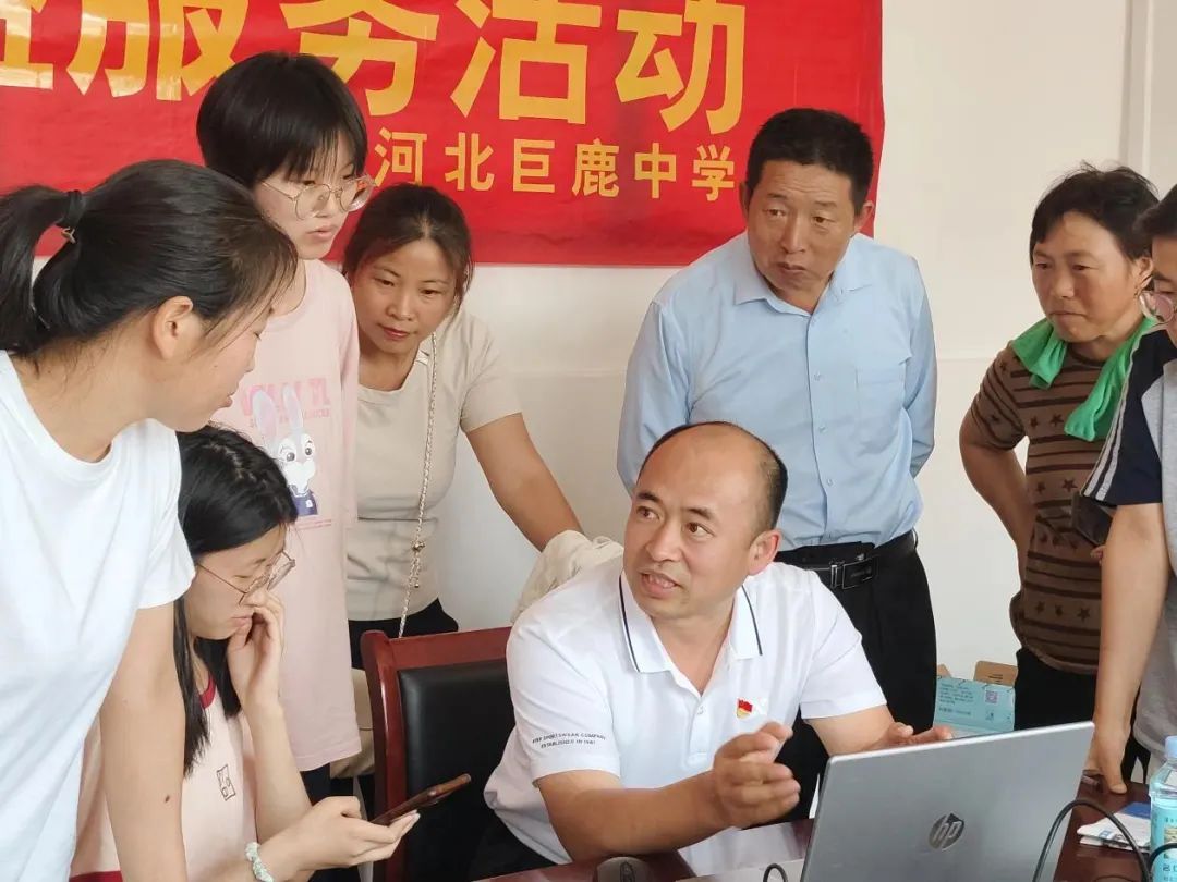切实为群众排忧解难,6月28日,巨鹿中学党员志愿服务队走入王虎寨镇张