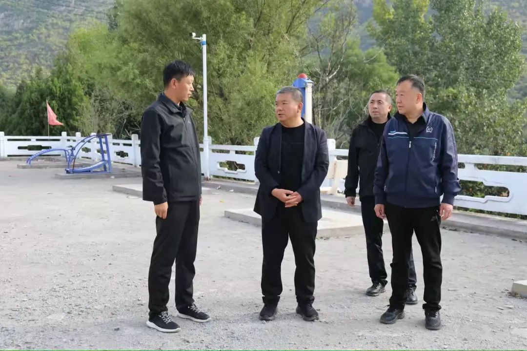 10月4日,县委副书记,县长刘林松深入天脊山,赤壁悬流景区督导检查国庆