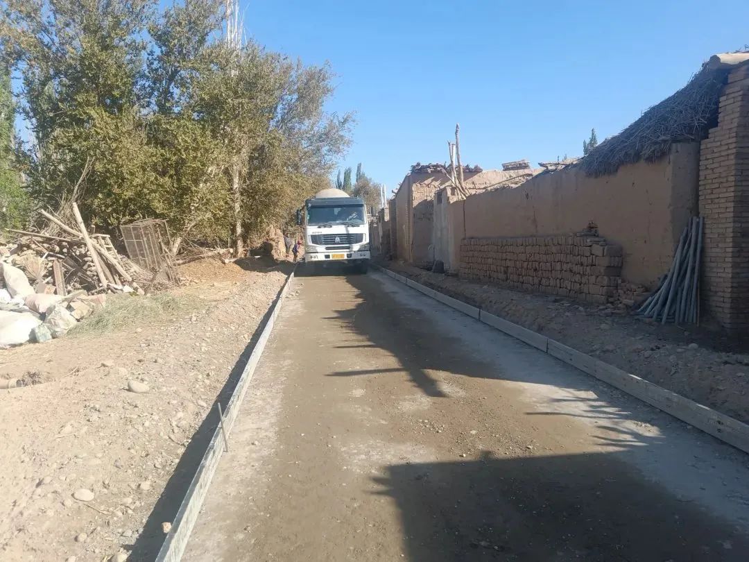 这>⒉蓟幔畔⒘亢艽>农村道路硬化是关系群众日常出行的民生实事