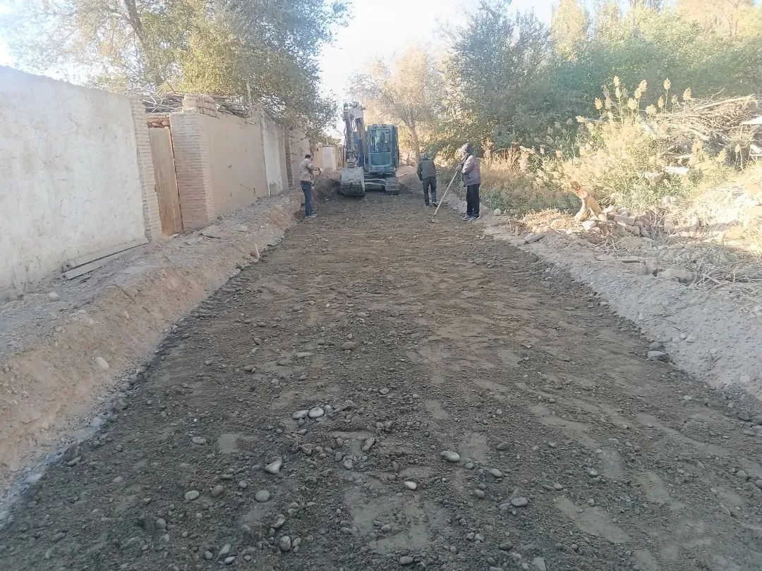 这>⒉蓟幔畔⒘亢艽>农村道路硬化是关系群众日常出行的民生实事