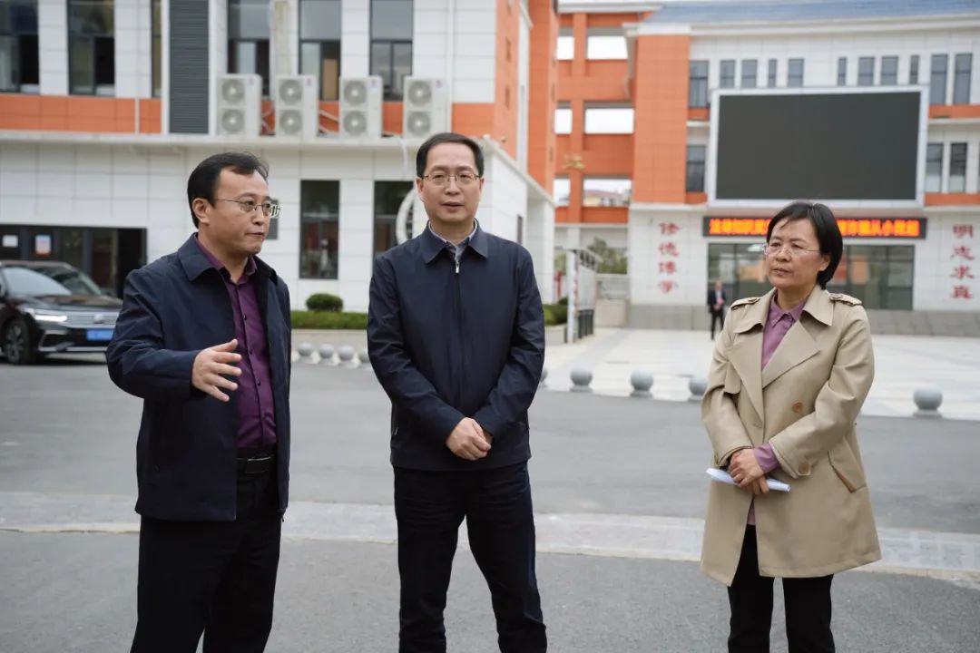 谢军督导调研校园安全工作